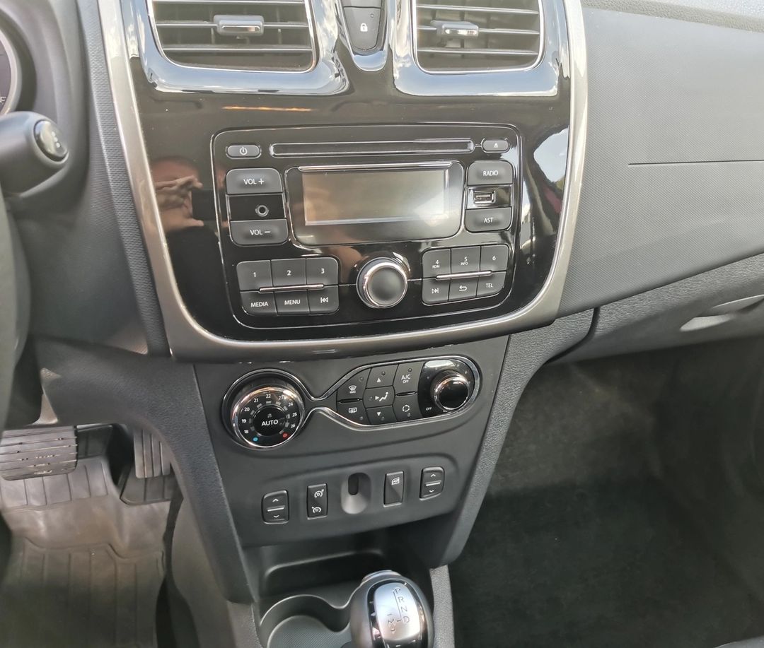 Осмотр Renault Sandero 2016 г.в. 20.000 км.